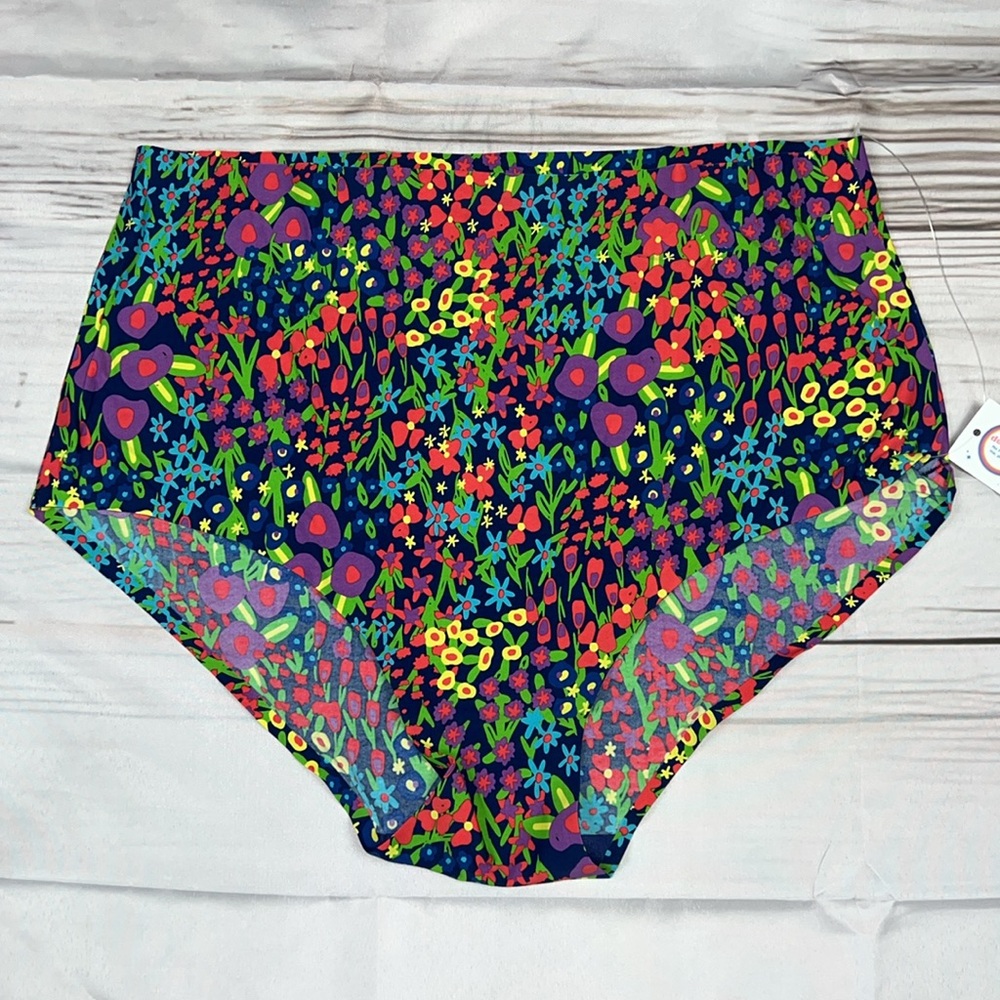 Cheek Boss Briefs - Color: Field of Flowers - NWT - Size 3X